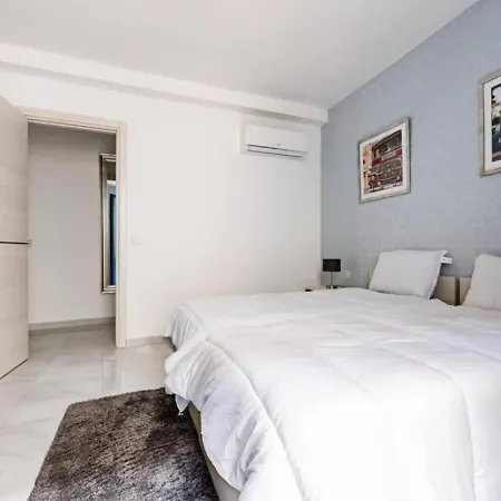 Sea View Luxury Brand New In דירה *