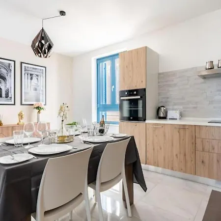 Sea View Luxury Brand New In Apartment *